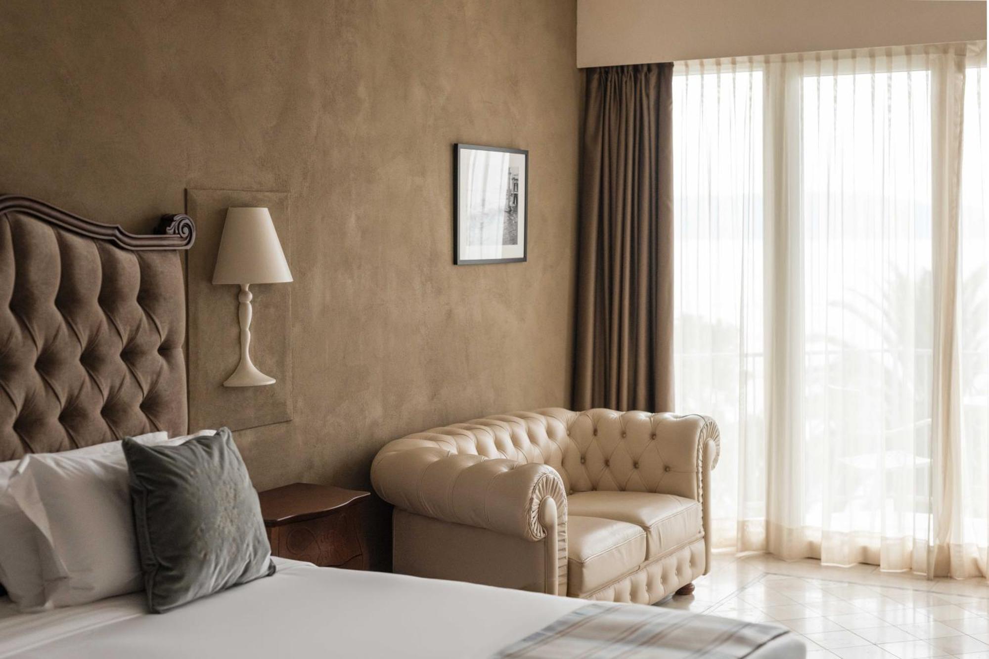 Deluxe Double or Twin Room Lake View